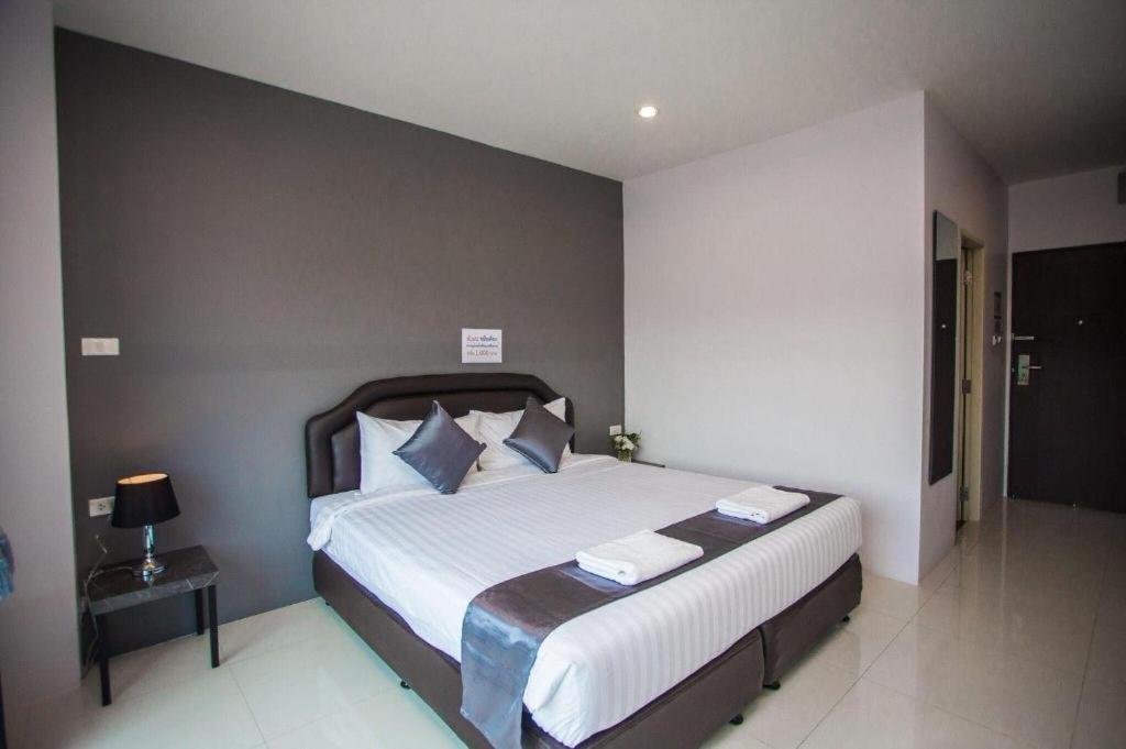 The Bed Hotel Phitsanulok Esterno foto