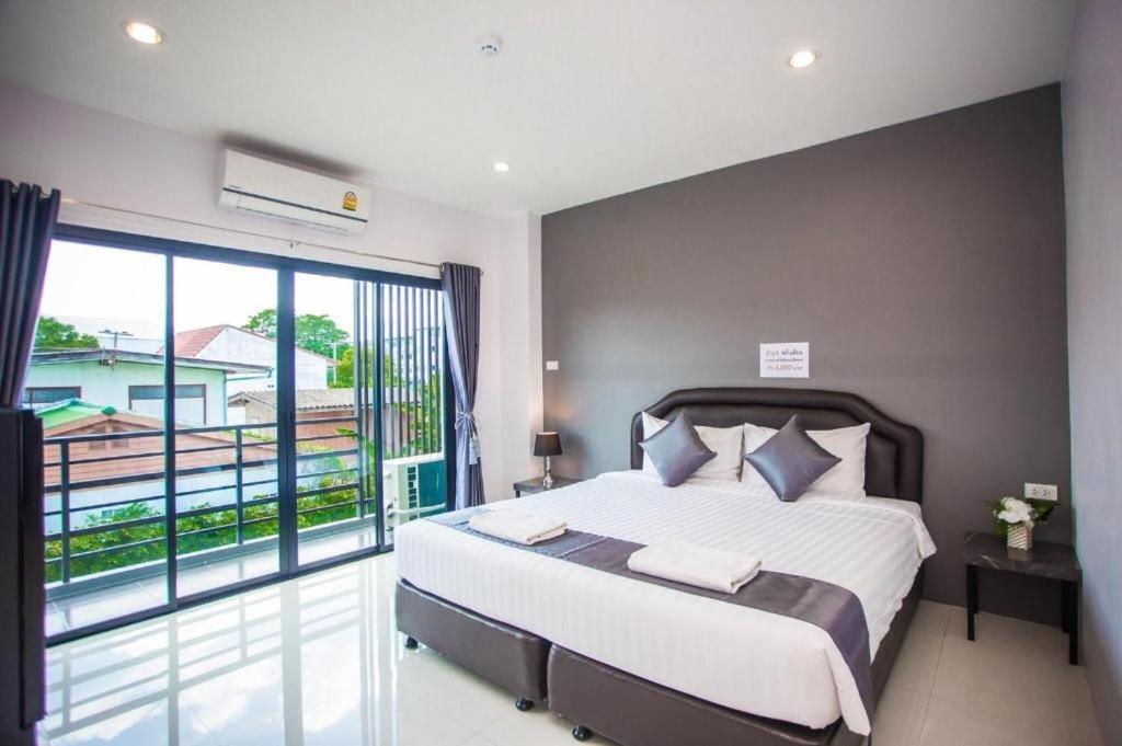 The Bed Hotel Phitsanulok Esterno foto