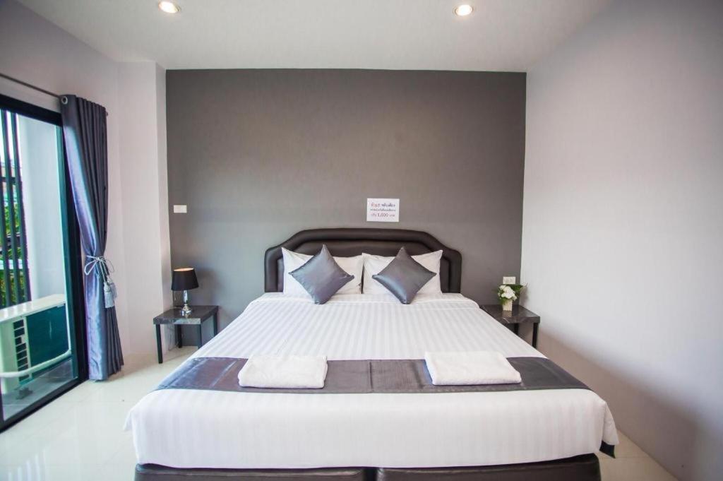 The Bed Hotel Phitsanulok Esterno foto